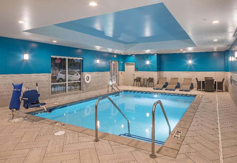 Hampton Inn Columbus NE - photo 35