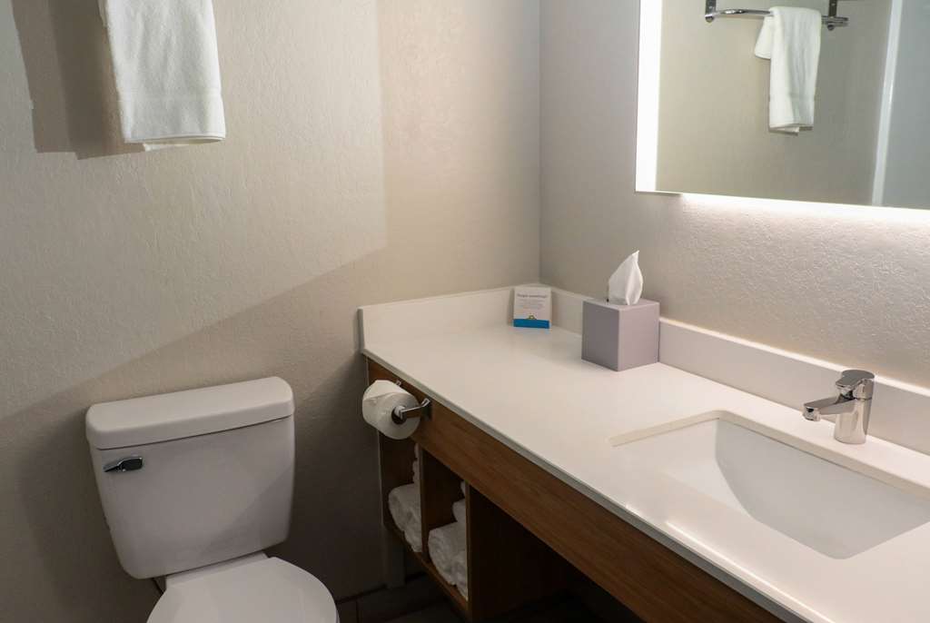 Days Inn by Wyndham Farmville - photo 24