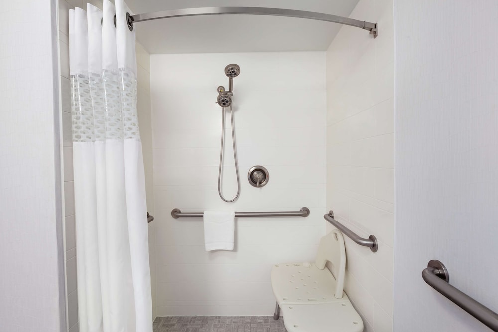 Hampton Inn Waycross - photo 8