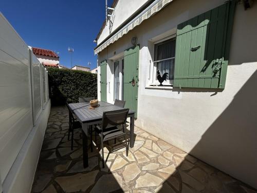 Mas provençal T4 climatisé avec parking et jardinet