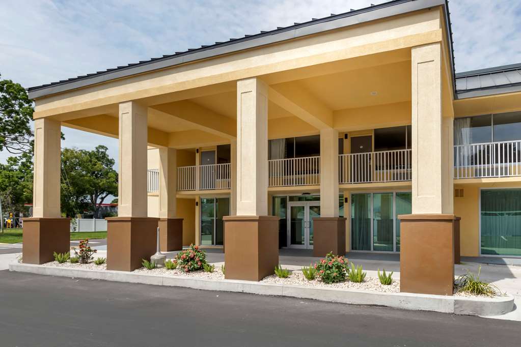 Quality Inn Saint Petersburg North Tampa Bay - photo 2