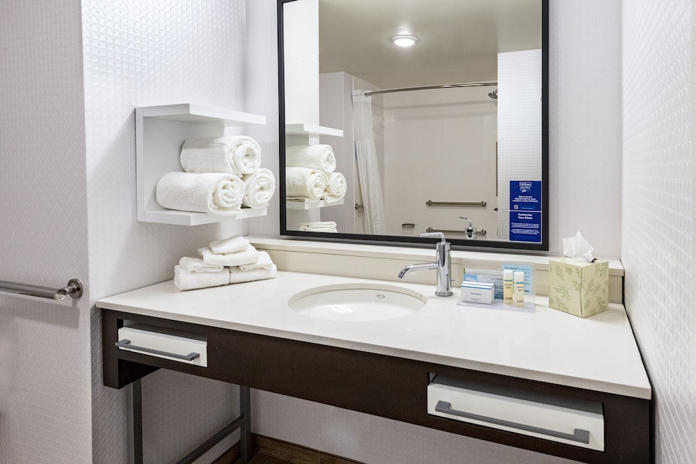 Hampton Inn & Suites Keller Town Center - photo 17