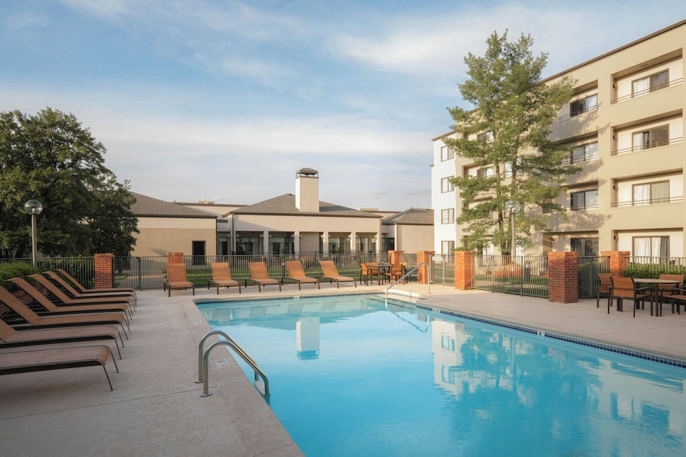 Courtyard by Marriott Louisville East - photo 18