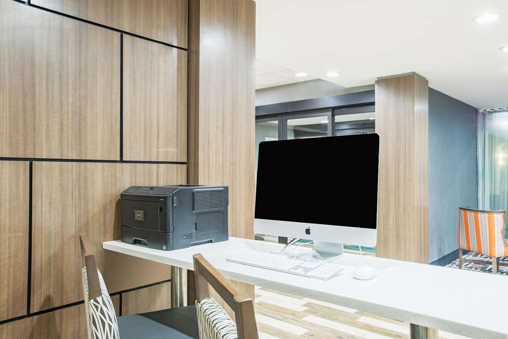 La Quinta Inn & Suites by Wyndham DC Metro Capital Beltway - photo 87