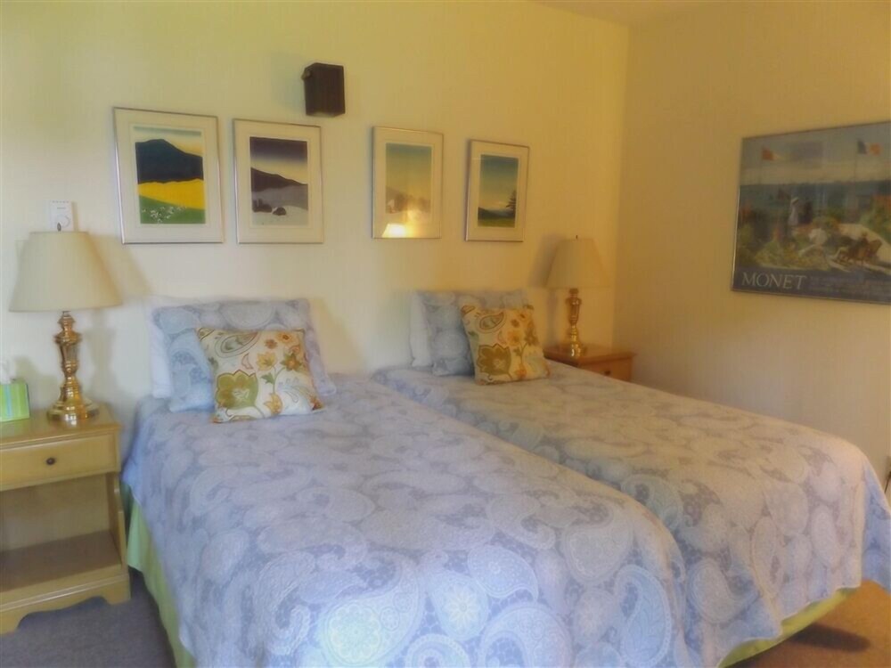 Dering Harbor Inn - photo 25