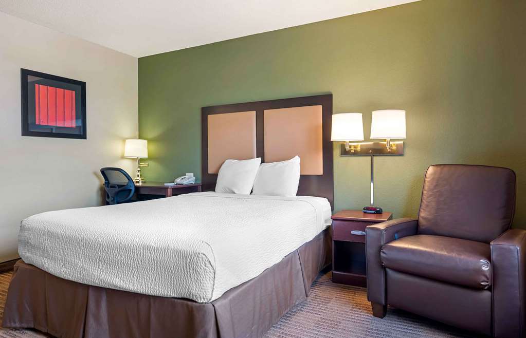 Extended Stay America Select Suites Chicago Hanover Park - photo 7