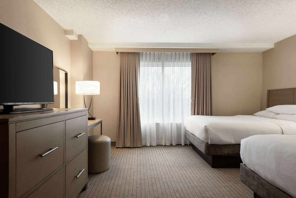 Embassy Suites by Hilton Cleveland Rockside - photo 10