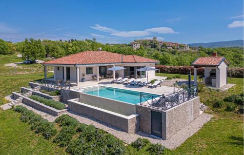 Stunning Home In Hum With Sauna — 5-Star Luxury Hotel in Hum Na Sutli, Croatia