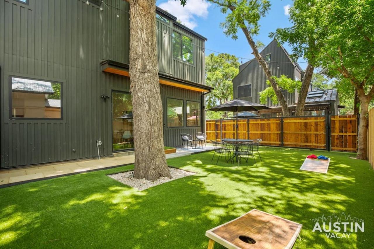 Super Stunning Back House w Terrace in East Chavez — 4-Star Luxury Hotel in Austin, United States