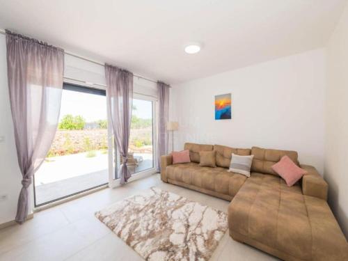 Villa Sunrise with Outdoor Pool 4 Bedroom & Pool — 4-Star Luxury Hotel in Sibenik, Croatia