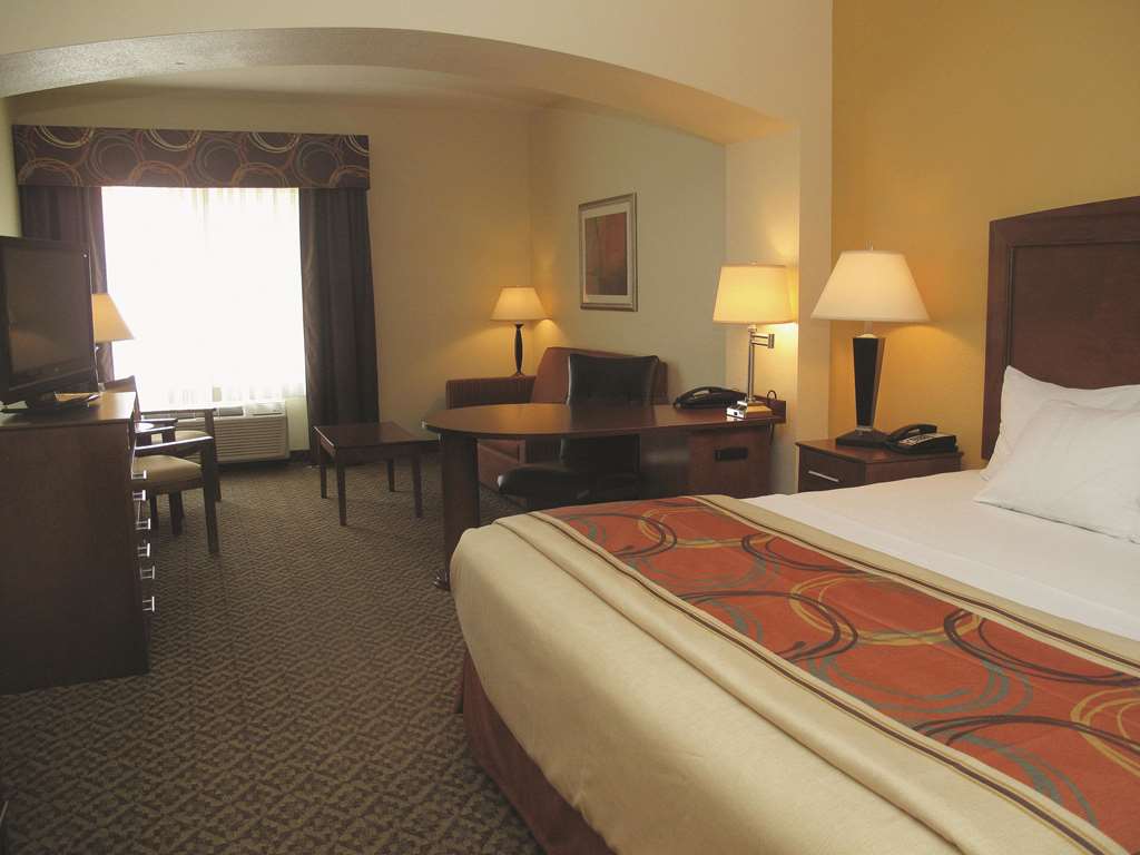 La Quinta Inn & Suites by Wyndham Lawton Fort Sill - photo 12