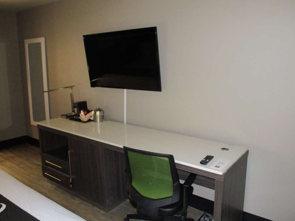 SureStay Plus Hotel by Best Western Point Richmond - photo 12
