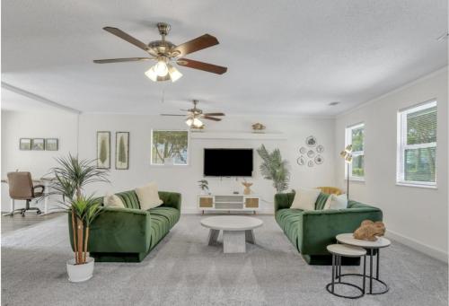 Savannah Pool Home Game Rm Sleeps 8 Pet Frndly — 4-Star Luxury Hotel in Savannah, United States