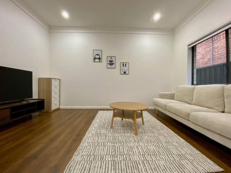 New Spacious Luxury 5 Bedroom Mansion in Unley — 4-Star Luxury Hotel in Unley, Australia