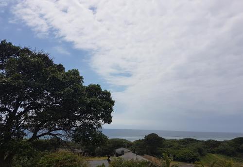 Sunrise Beach Resort — hotel in Amanzimtoti