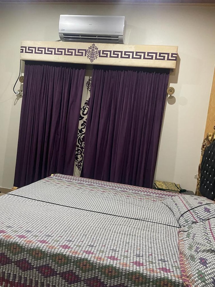 Warraich villa gt raod gujrat entire — 4-Star Luxury Hotel in Gujrat, Pakistan