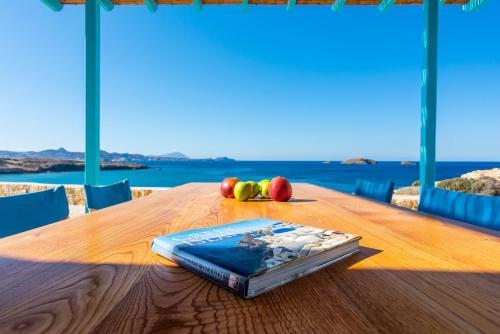 Villa Zefyros — 4-Star Luxury Hotel in None, Greece