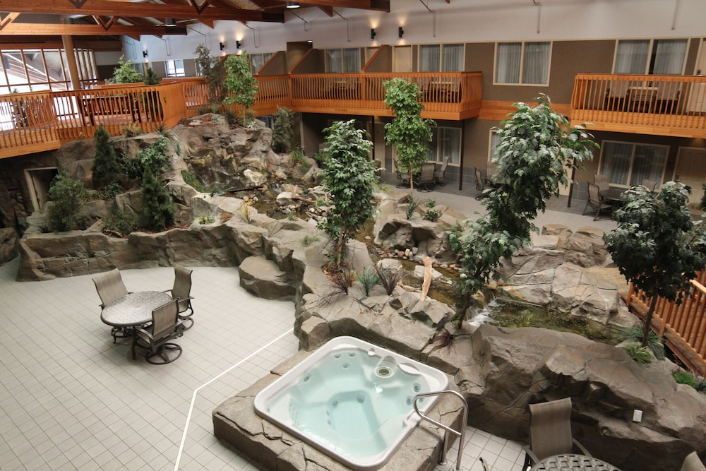 C Mon Inn Hotel Suites — Grand Forks
