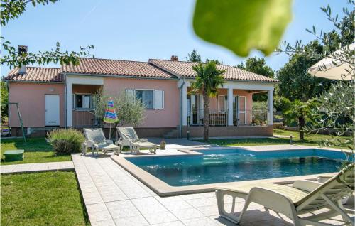 Holiday Home Breg Ivanovci Iv — 4-Star Luxury Hotel in Rasa, Croatia