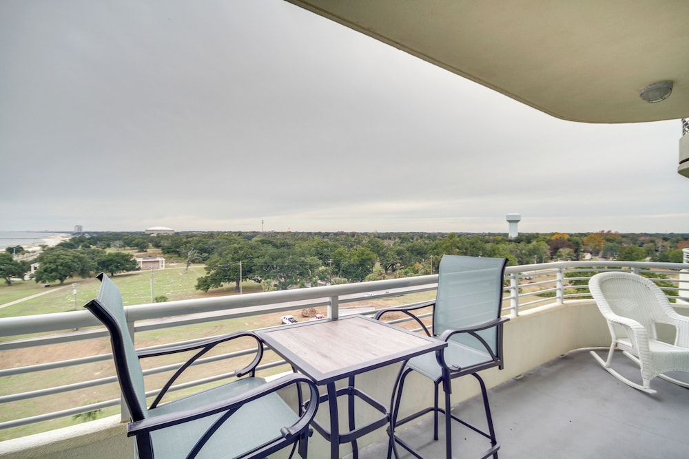 Resort Style Biloxi Condo Walk to the Beach - photo 9