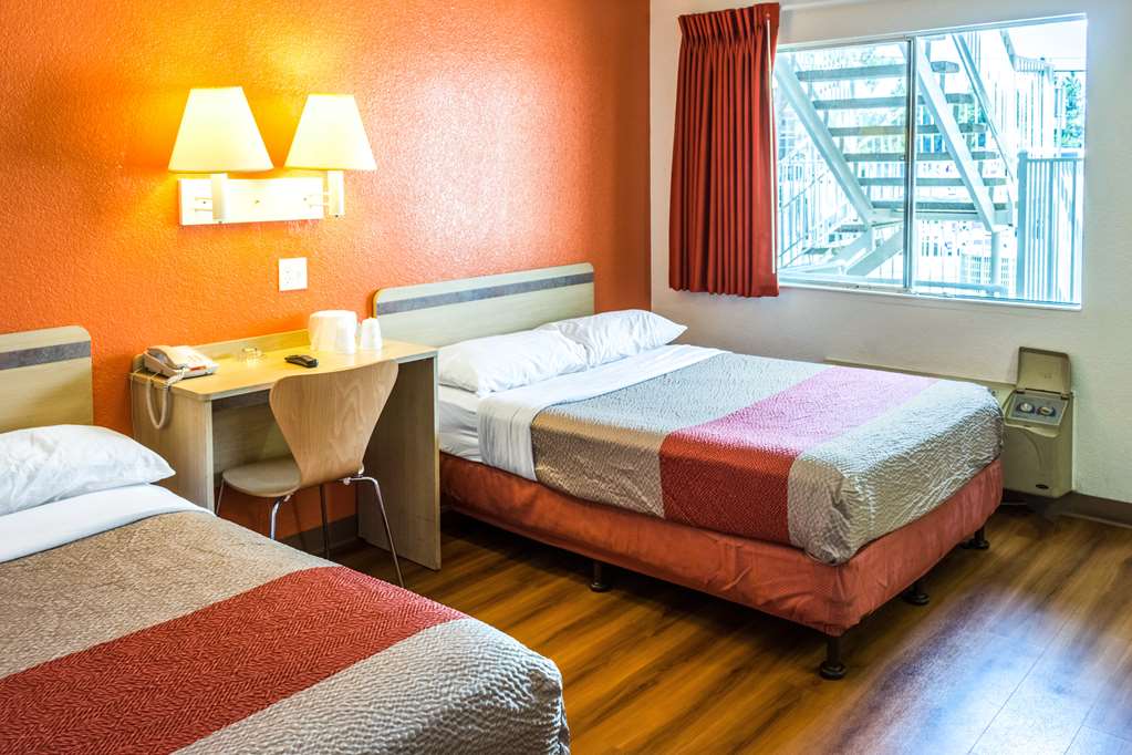 Motel6 Bakersfield CA Convention Center - photo 15