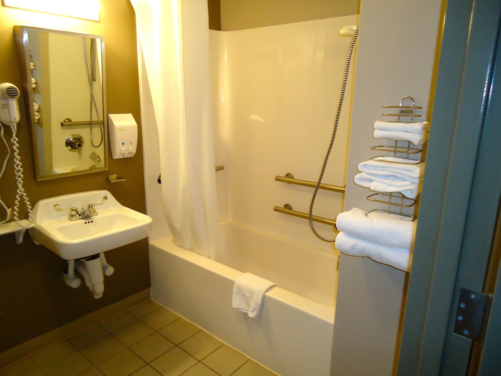 Super 8 by Wyndham Niagara Falls NY - photo 41