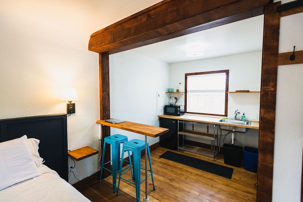 Left Coast Lodge - photo 3