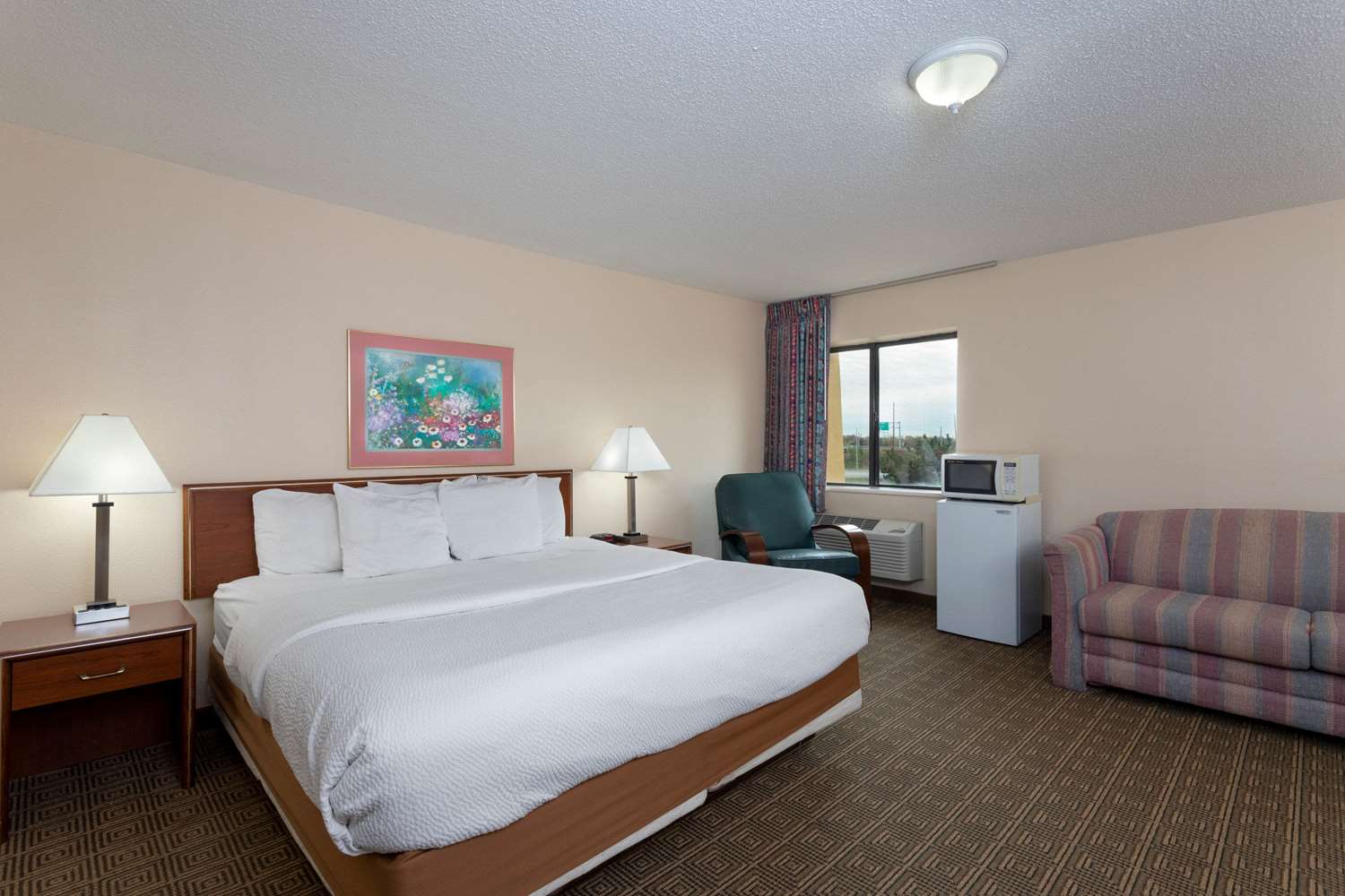 Norwood Inn & Suites Indianapolis East Post Drive - photo 2