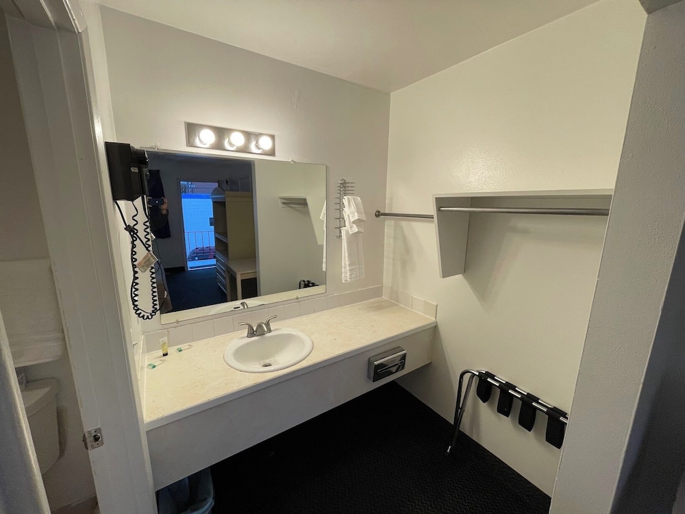 Canyon Inn - photo 6