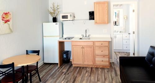 Johns Pass Beach Motel - photo 11