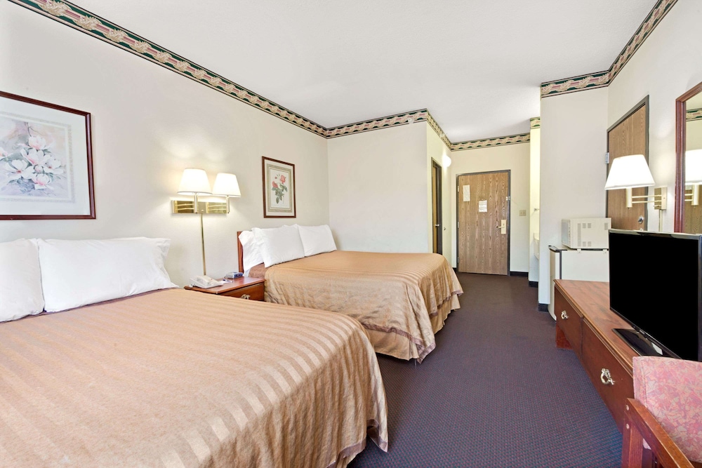 Travelodge by Wyndham St. Louis - photo 11