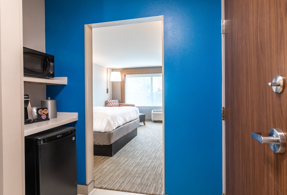 Holiday Inn Express & Suites Greenville S Piedmont by IHG - photo 18