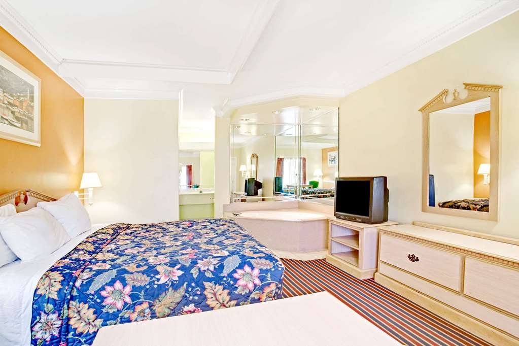 Days Inn by Wyndham Kingsland GA - photo 15