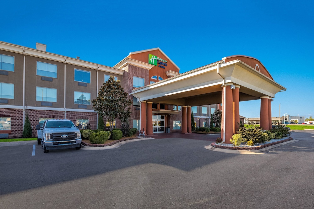 Holiday Inn Express Hotel & Suites Okmulgee by IHG - photo 36
