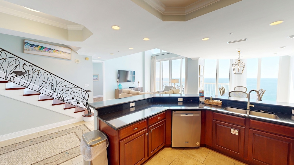 Silver Beach Towers 1905E is a Gulf Front 3 BR Penthouse Free Beach Service by RedAwning - photo 45
