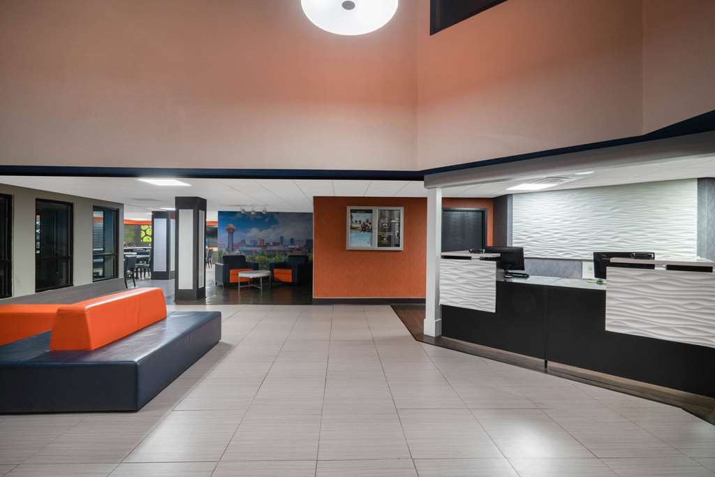 La Quinta Inn & Suites by Wyndham Knoxville East - photo 4