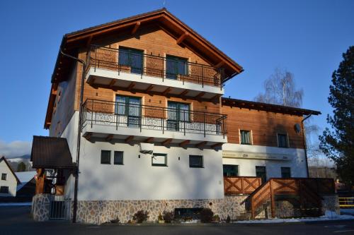 Tri Kopy Penzion Restauracia A Pizza — Liptovsky Mikulas