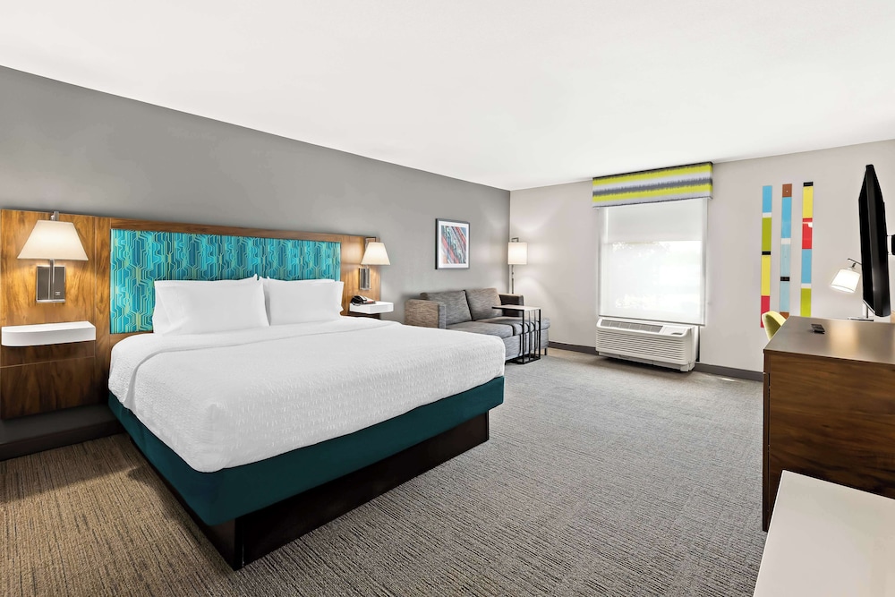 Hampton Inn & Suites Canton - photo 14