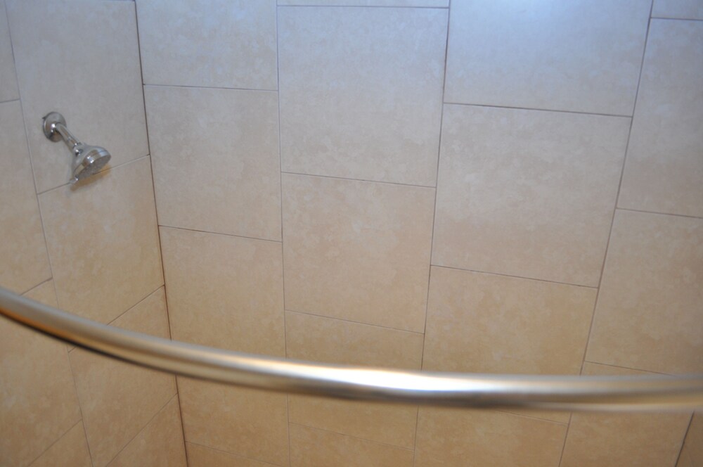 Evergreen Hotel & Suites - photo 25