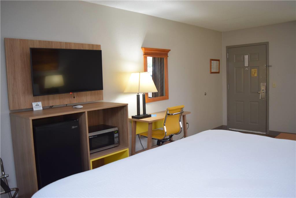 Days Inn by Wyndham Elberton - photo 23