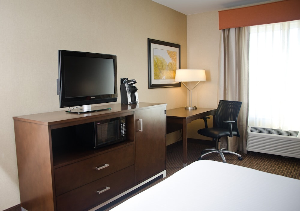 Holiday Inn Express Hotel & Suites Watertown Thousand Island by IHG - photo 17