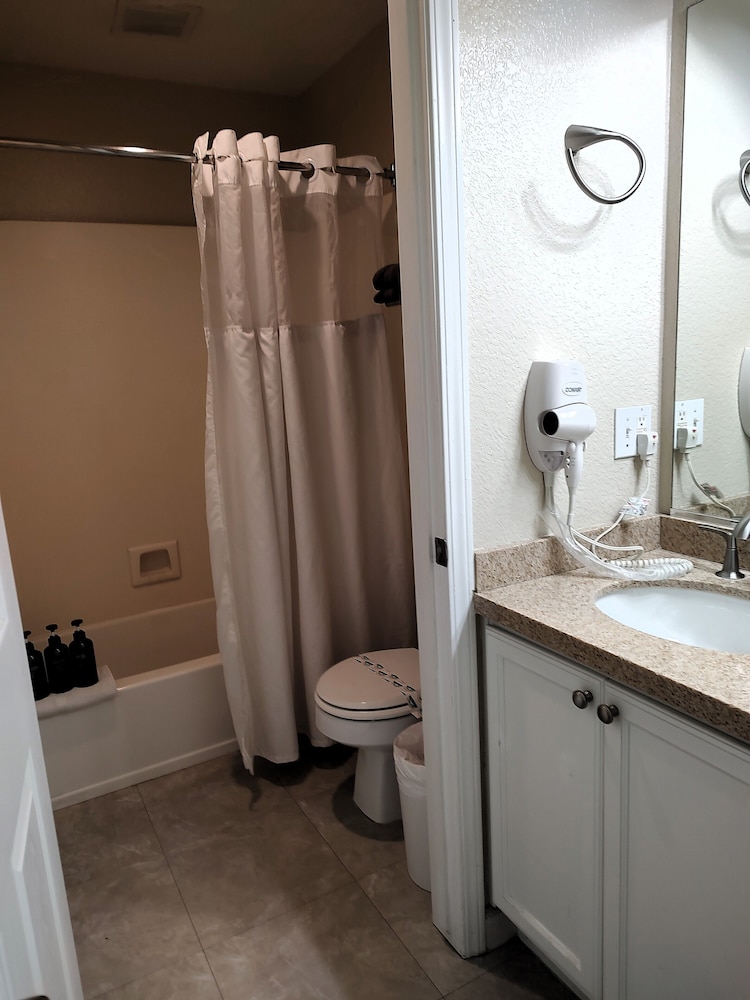 Pacific Plaza Hotel - photo 181