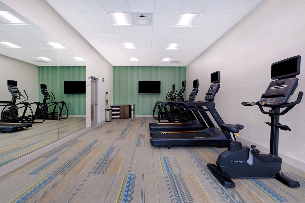 Holiday Inn Express and Suites Glendale Downtown - photo 47