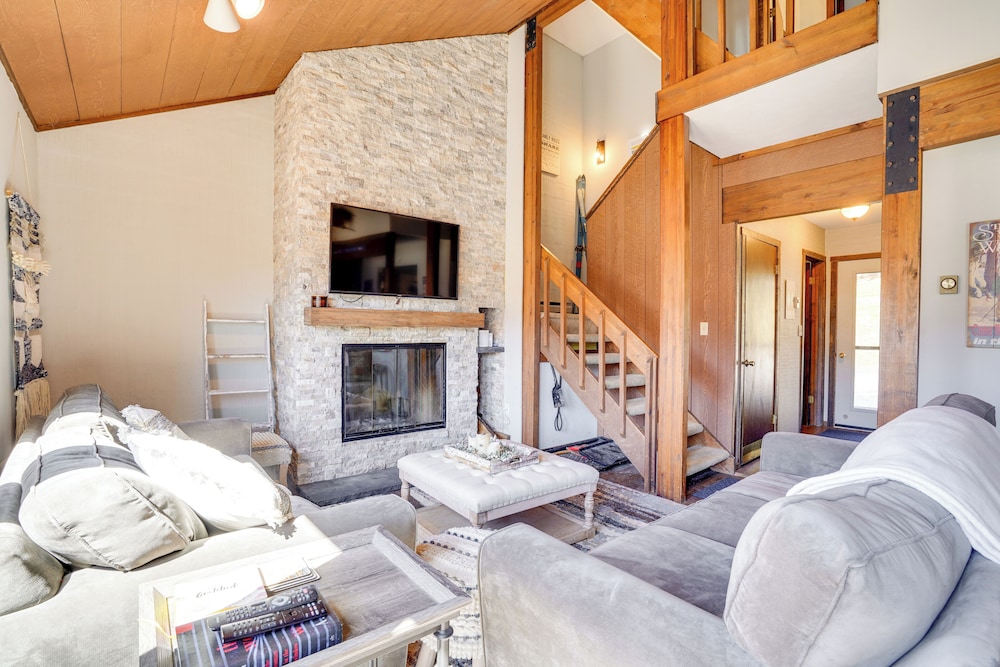 Charming Townhome Walk To Greek Peak Mountain 18458312 — Cortland