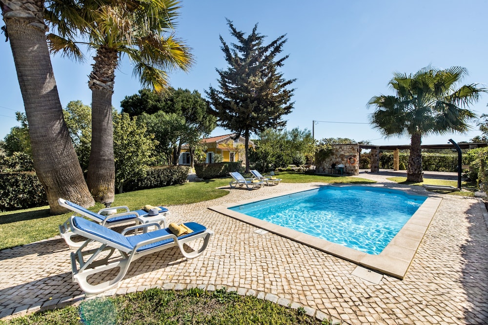 Algarve Villa with Private Pool and Garden — 4-Star Luxury Hotel in Pera, Portugal