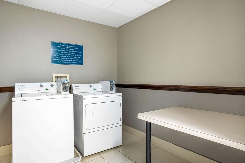 La Quinta Inn & Suites by Wyndham Tampa Bay Area Tampa South - photo 24