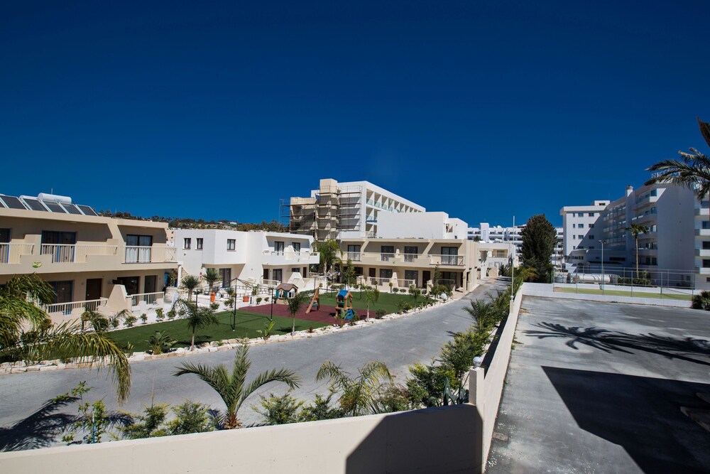 Napa Centre 102 Gold