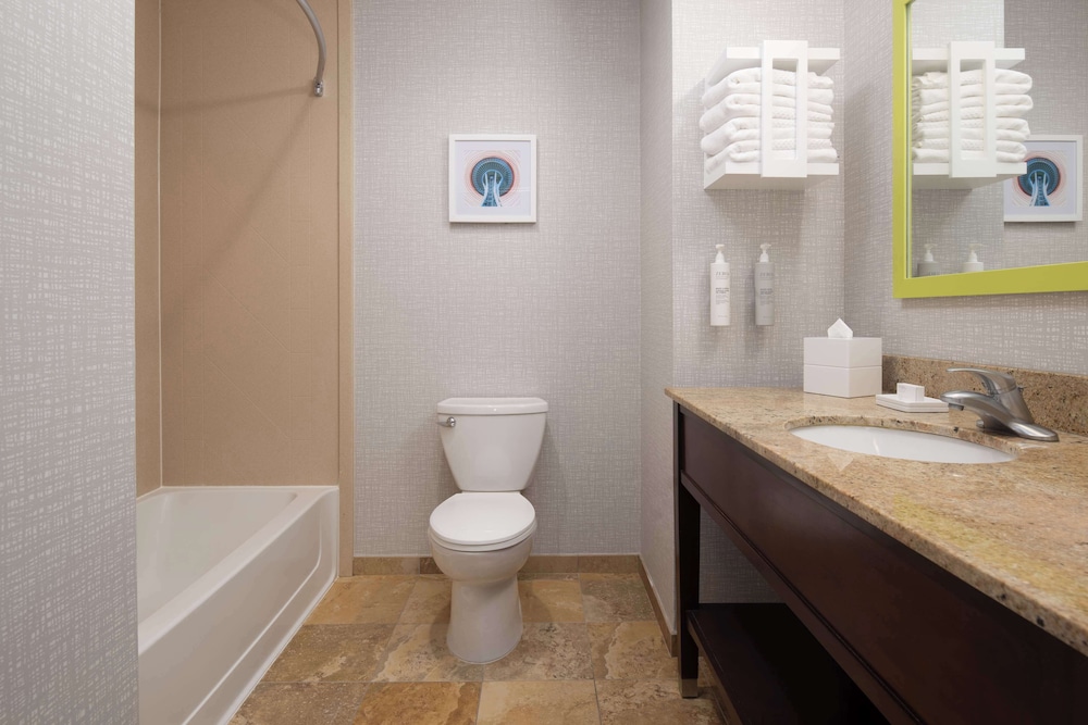 Hampton Inn & Suites Seattle Airport 28th Ave - photo 20