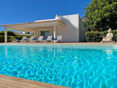 Stunning 4 Bedroom Villa With Pool Perfect For Families — 4-Star Luxury Hotel in Albufeira, Portugal