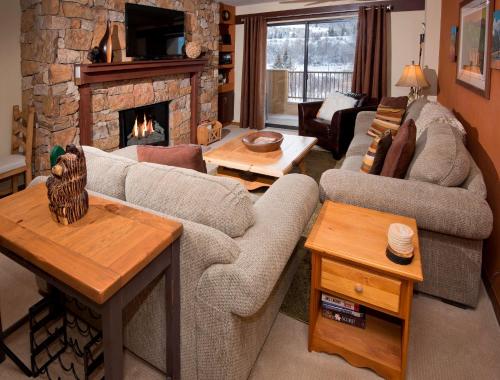 One Bedroom Apartment — 4-Star Luxury Hotel in Avon, United States